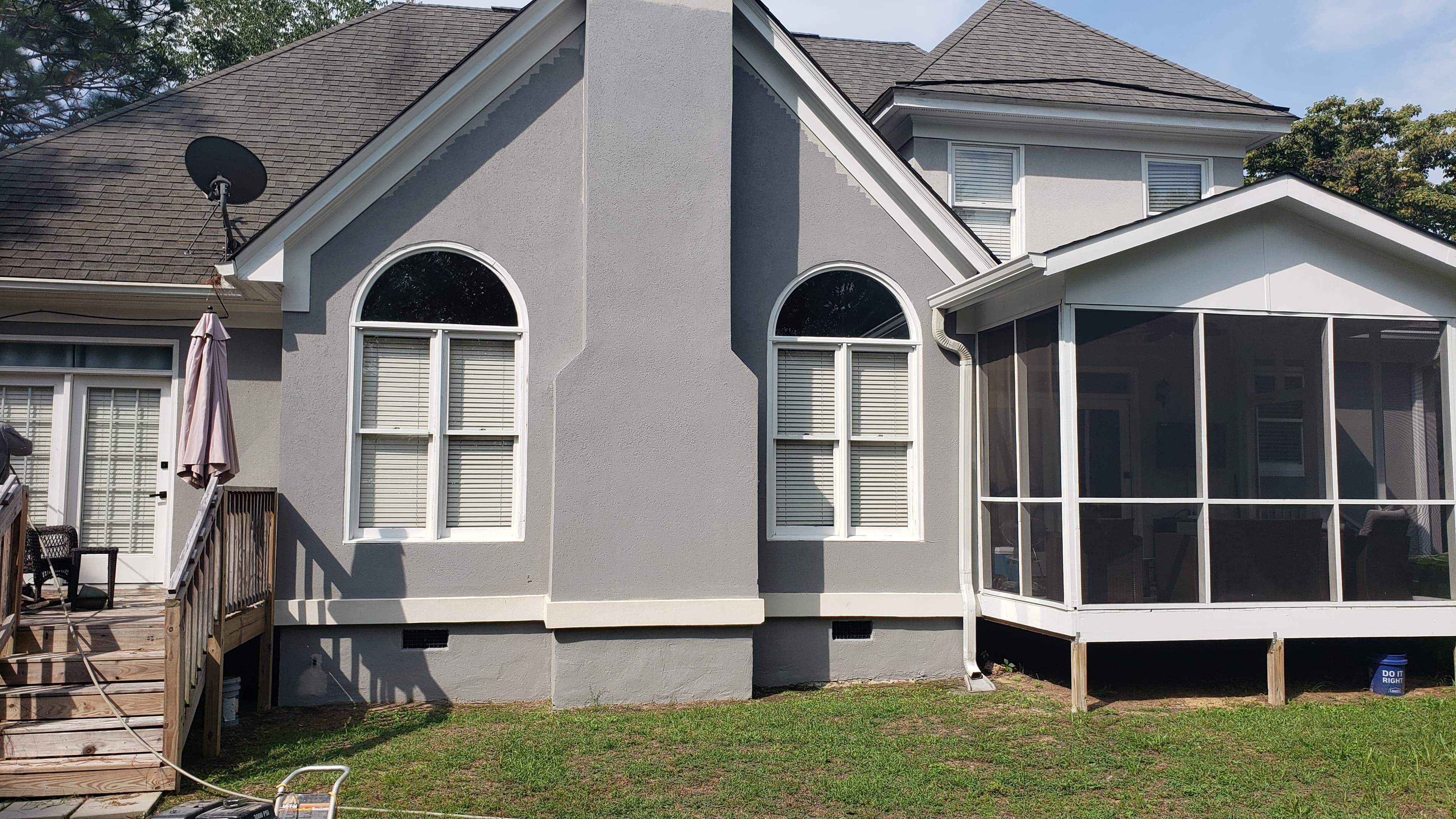 A photo of an exterior paint job.
